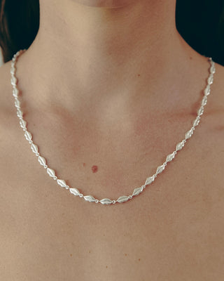 THE LIP SUTRA NECKLACE